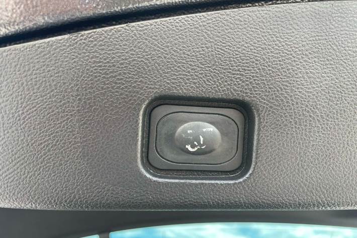 Grå Ford Mondeo fra 2016