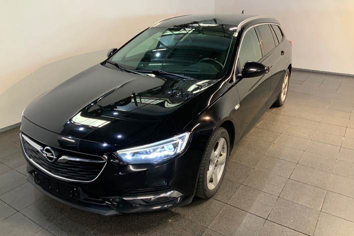 Sort Opel Insignia fra 2020