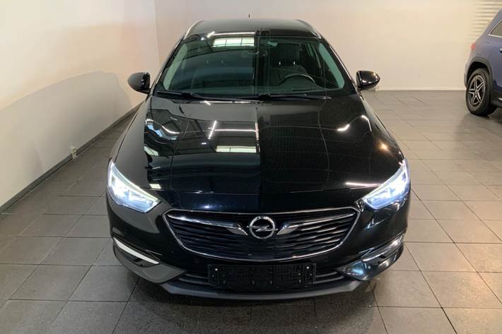 Sort Opel Insignia fra 2020