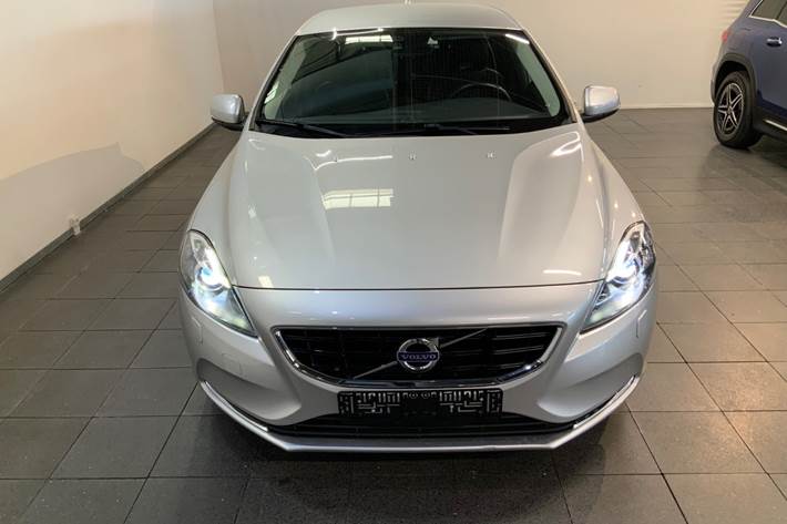 Sølv Volvo V40 fra 2016