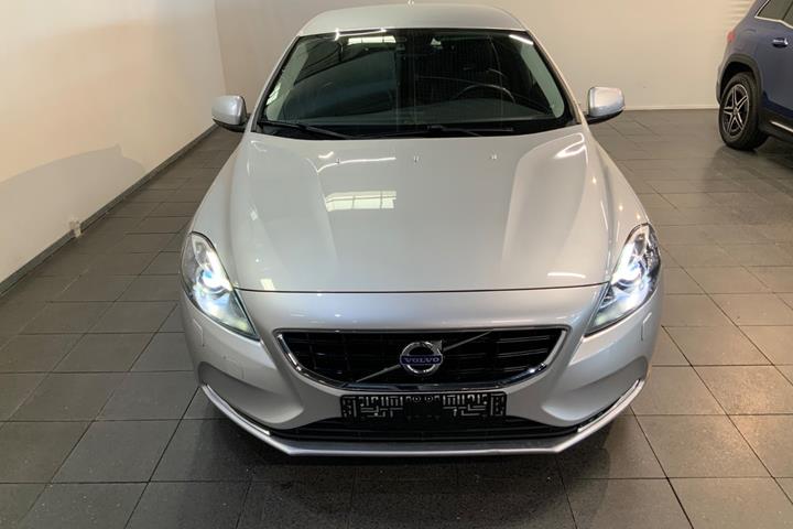 Sølv Volvo V40 fra 2016