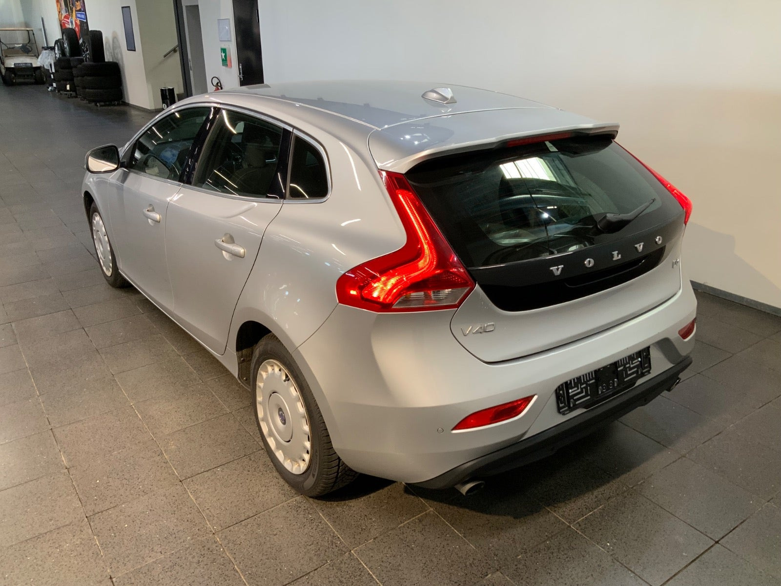 Sølv Volvo V40 fra 2016