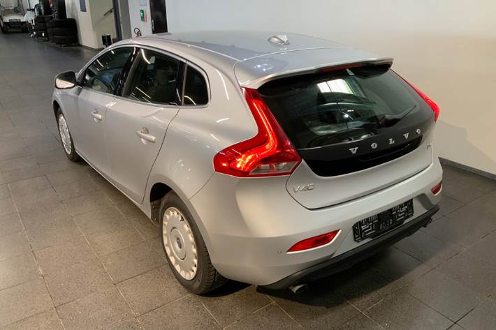 Sølv Volvo V40 fra 2016