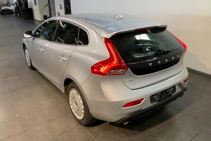 Sølv Volvo V40 fra 2016