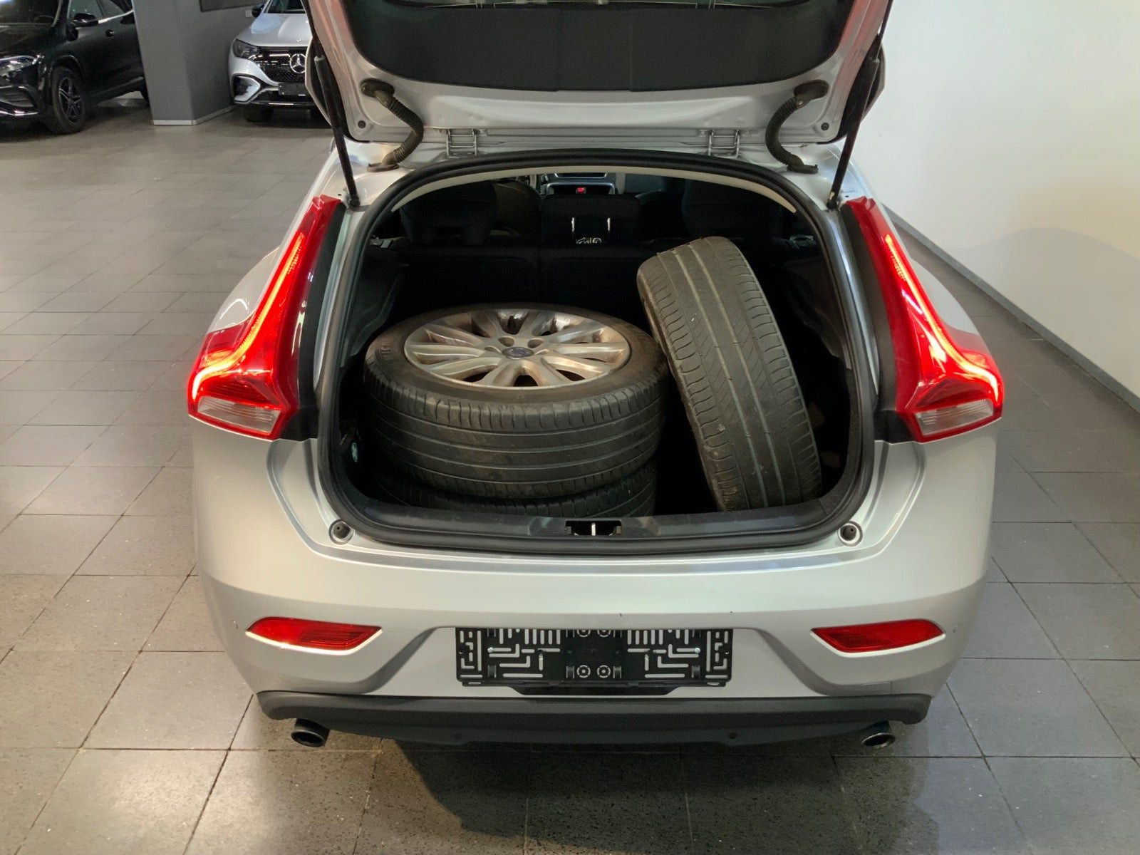 Sølv Volvo V40 fra 2016