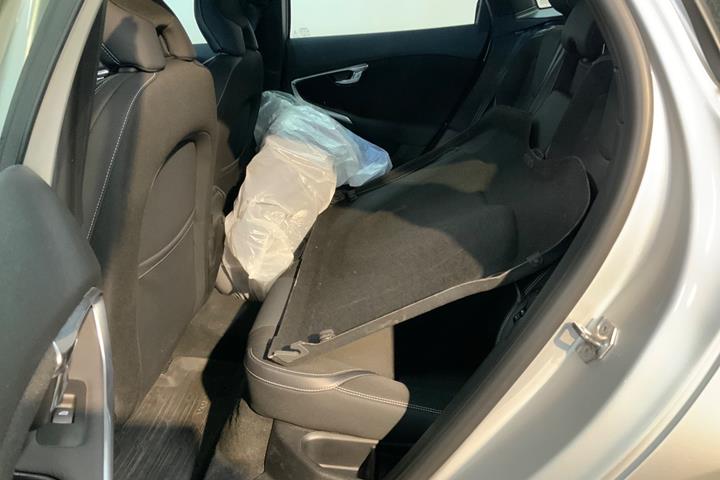 Sølv Volvo V40 fra 2016
