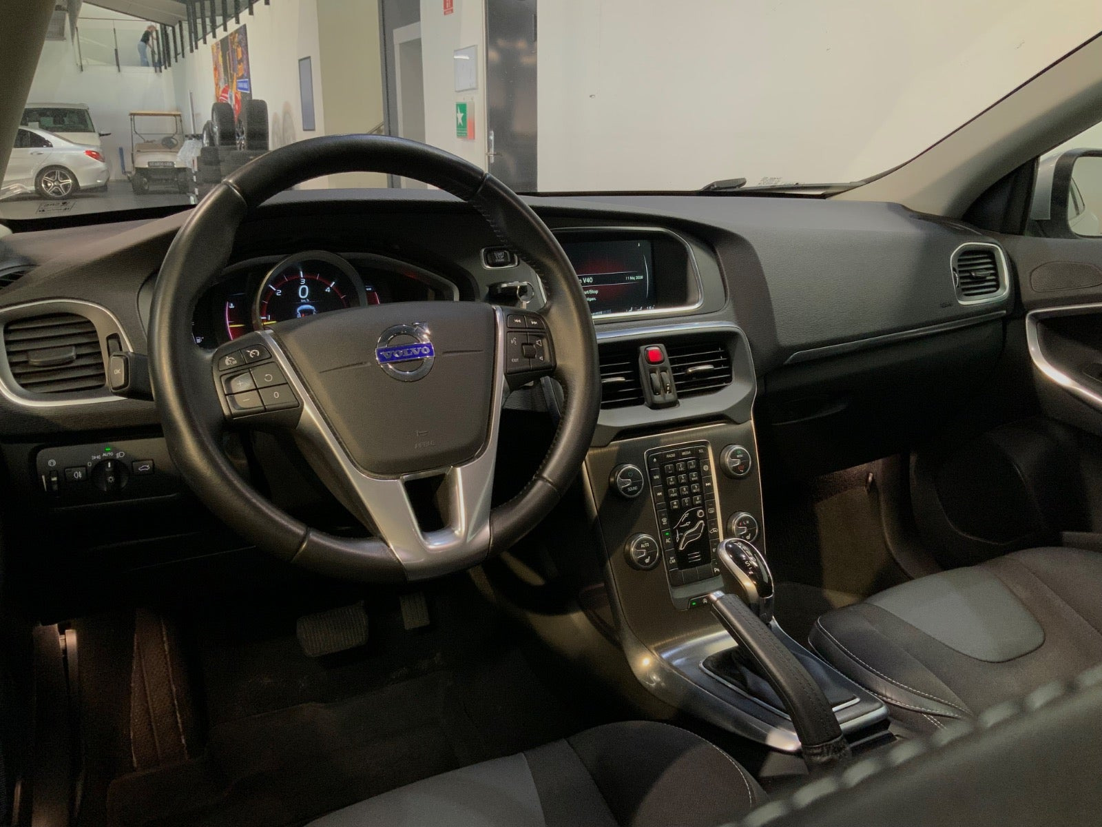 Sølv Volvo V40 fra 2016