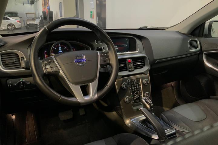 Sølv Volvo V40 fra 2016
