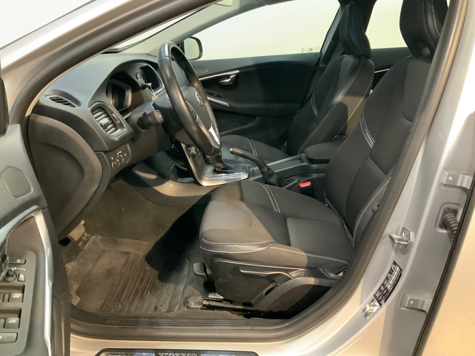 Sølv Volvo V40 fra 2016
