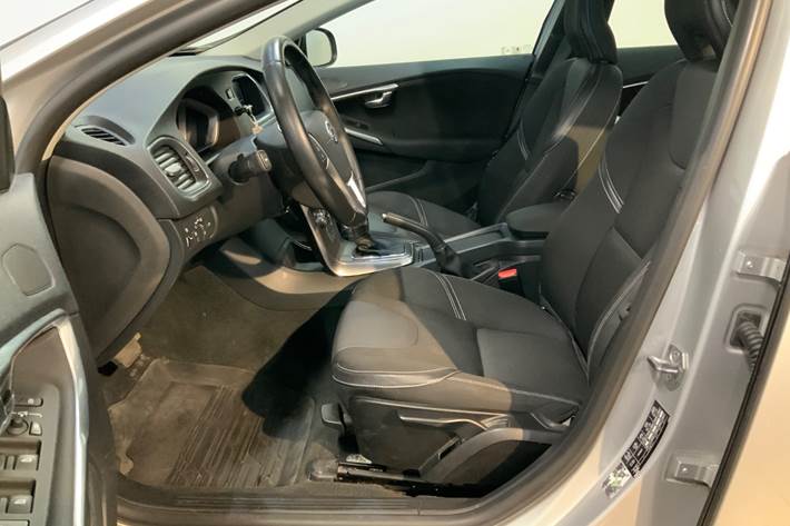 Sølv Volvo V40 fra 2016