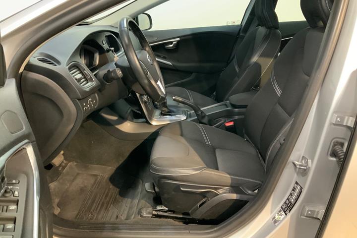 Sølv Volvo V40 fra 2016