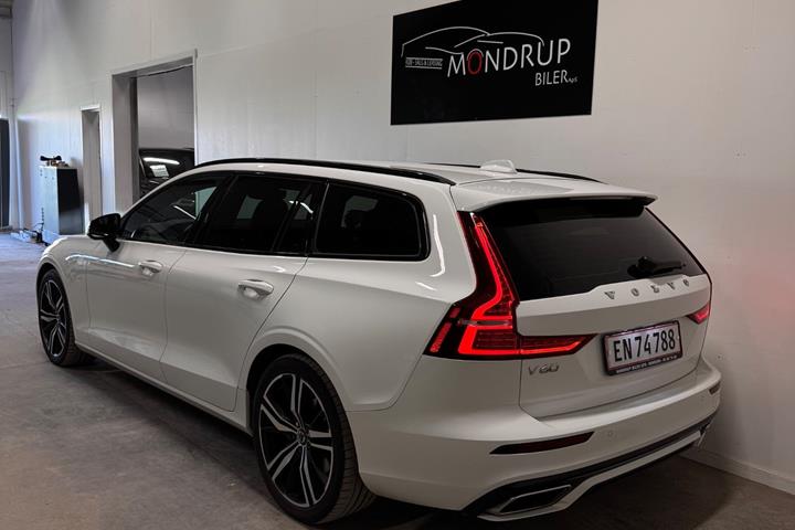Hvid Volvo V60 fra 2022