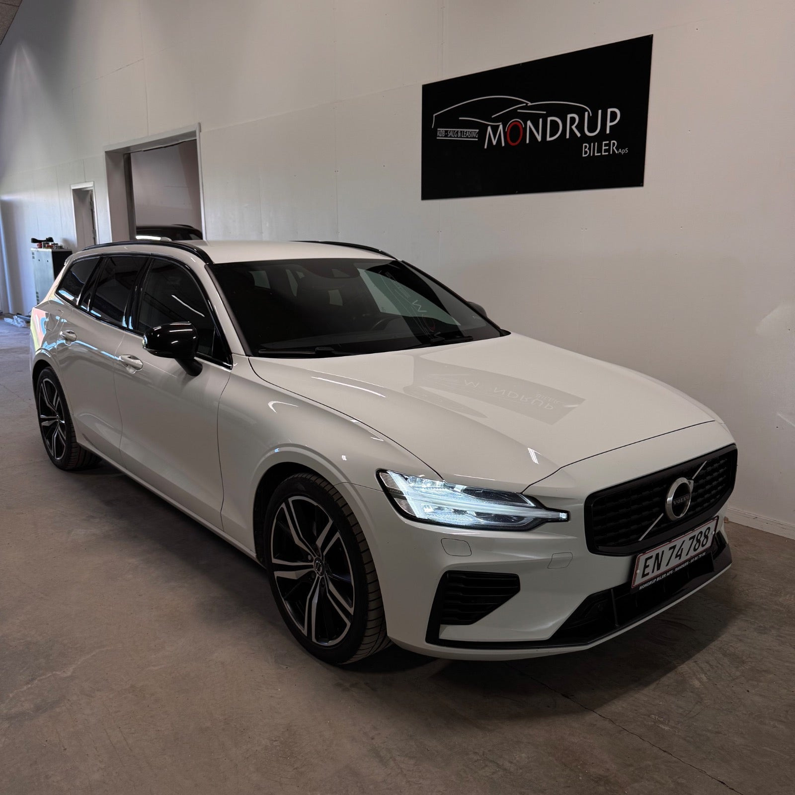 Hvid Volvo V60 fra 2022