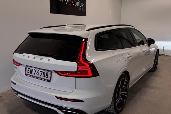 Hvid Volvo V60 fra 2022