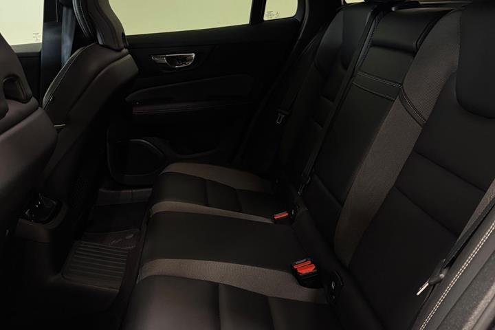 Hvid Volvo V60 fra 2022