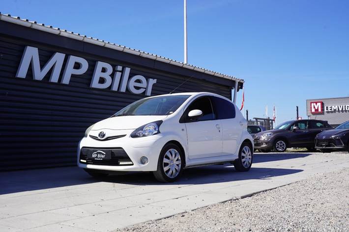 Hvid Toyota Aygo fra 2013
