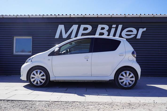 Hvid Toyota Aygo fra 2013