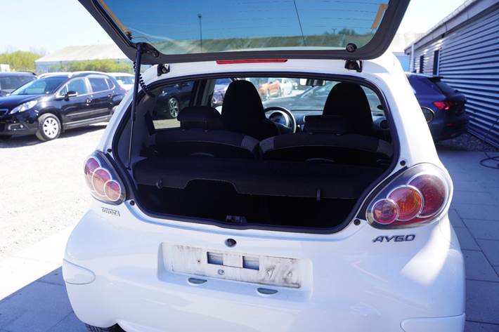 Hvid Toyota Aygo fra 2013