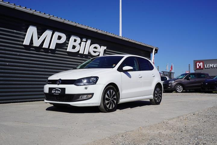 Hvid VW Polo fra 2015 set udefra