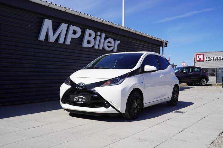 Hvid Toyota Aygo fra 2015