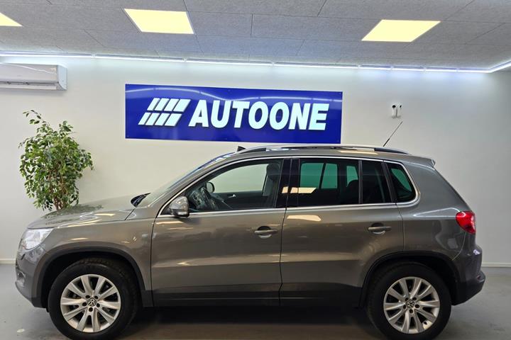 Grå VW Tiguan fra 2008