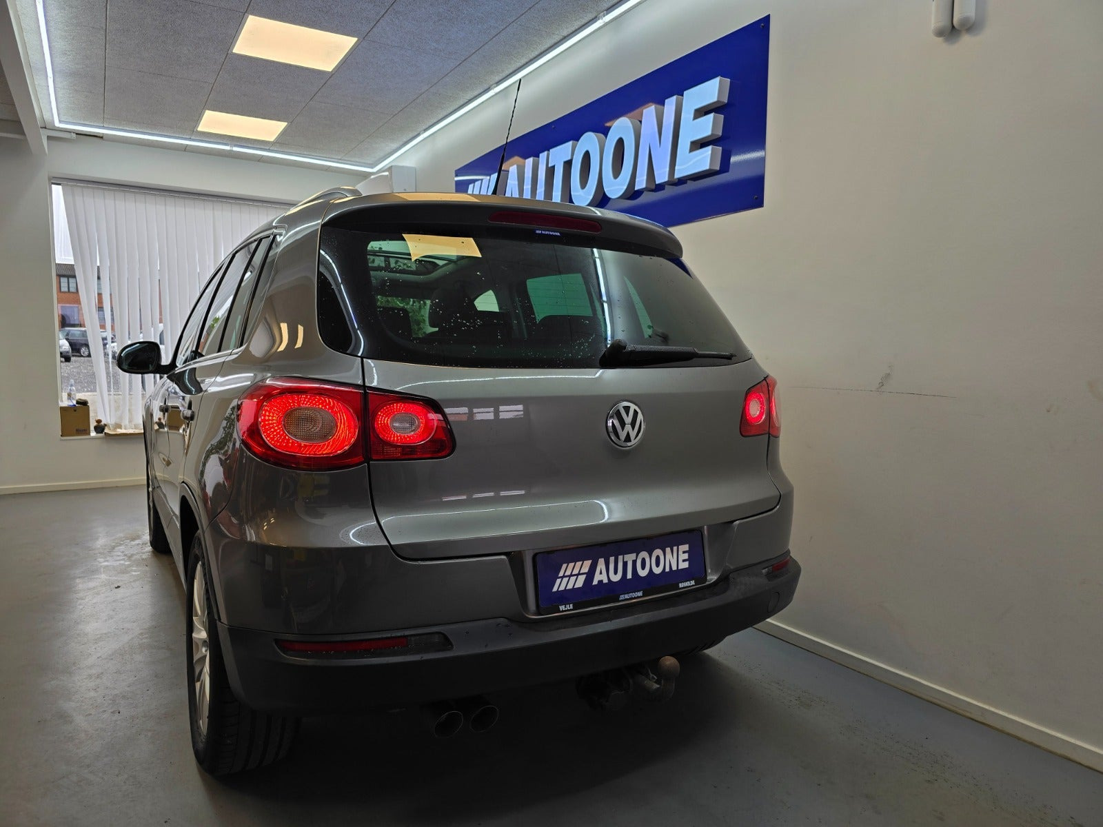 Grå VW Tiguan fra 2008