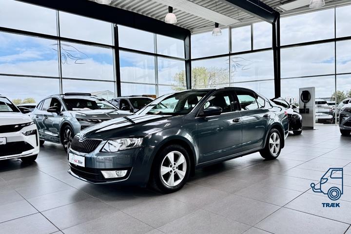 Grå Skoda Octavia fra 2014 set udefra
