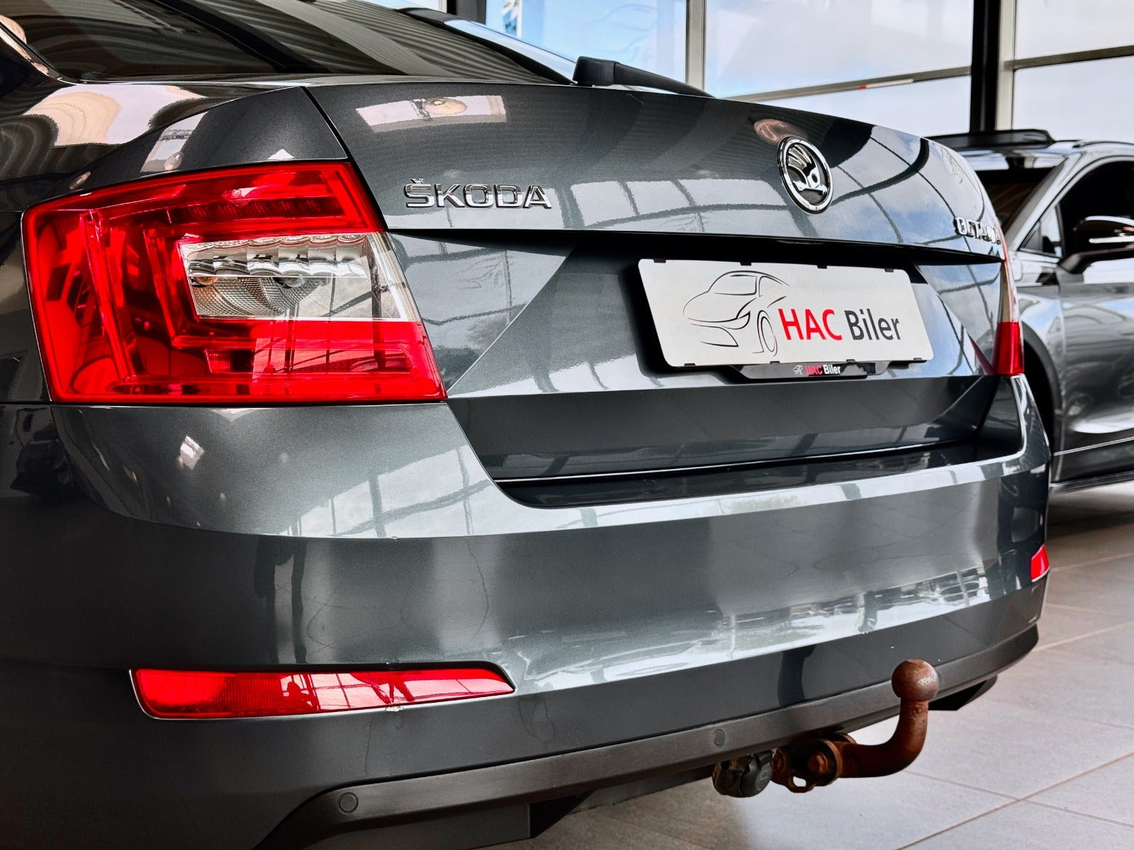 Grå Skoda Octavia fra 2014