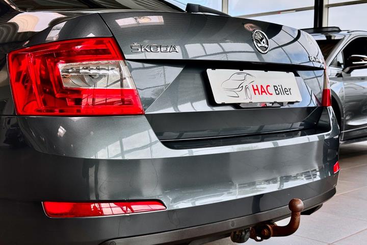 Grå Skoda Octavia fra 2014