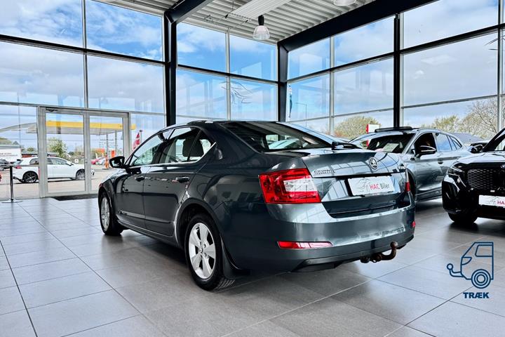 Grå Skoda Octavia fra 2014