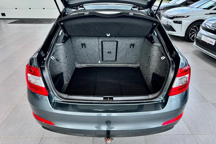 Grå Skoda Octavia fra 2014