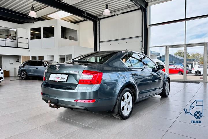 Grå Skoda Octavia fra 2014