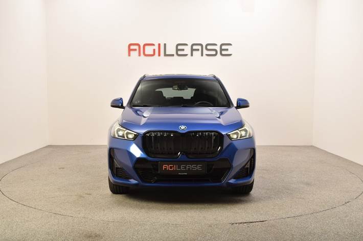 Blå BMW iX1 fra 2023