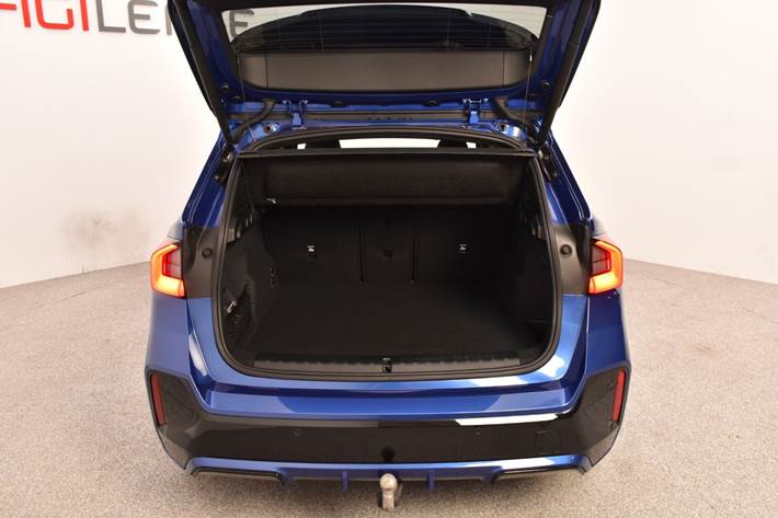 Blå BMW iX1 fra 2023