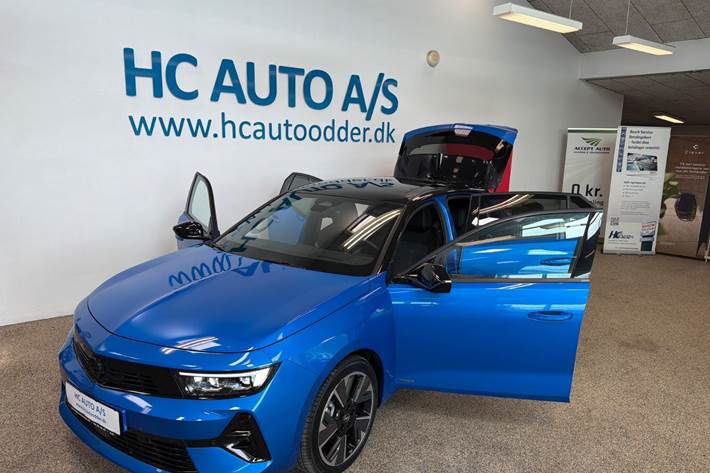 Blå Opel Astra-e fra 2024