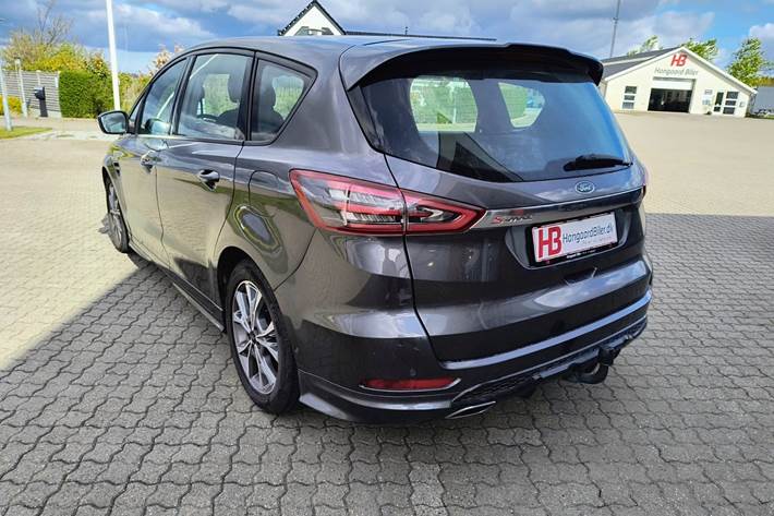 Grå Ford S-MAX fra 2019