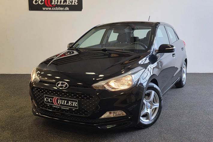 Sort Hyundai i20 fra 2017 set udefra