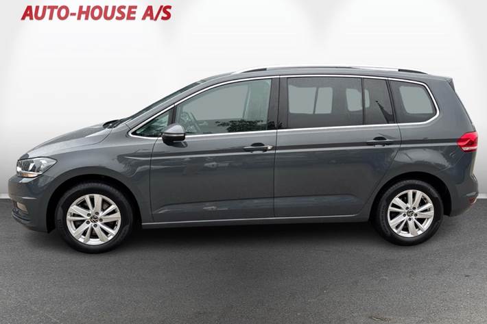 Grå VW Touran fra 2023