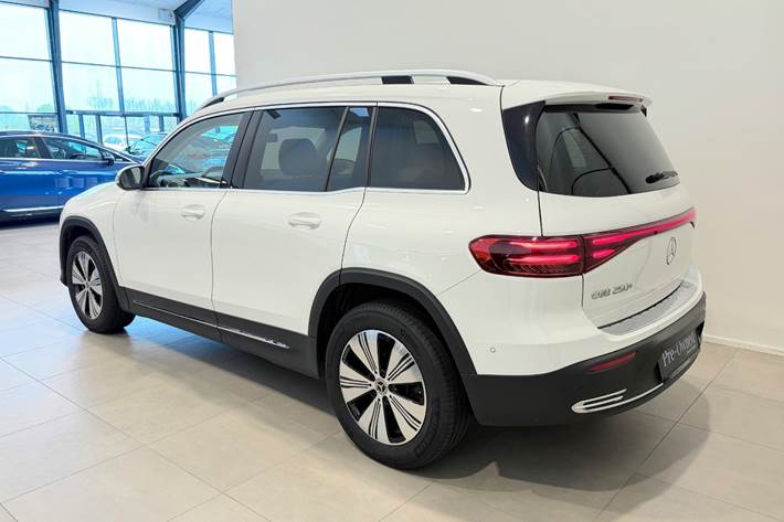 Hvid Mercedes EQB250+ fra 2025