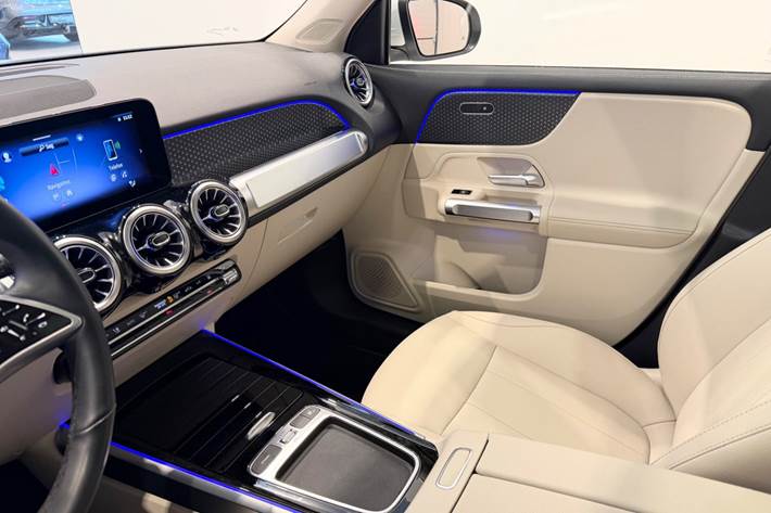 Hvid Mercedes EQB250+ fra 2025