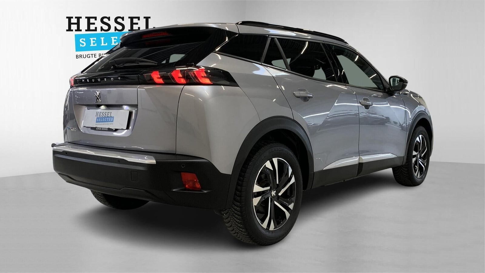 Grå Peugeot e-2008 fra 2023