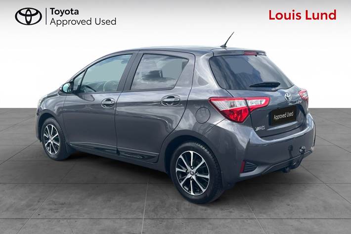 Grå Toyota Yaris fra 2018