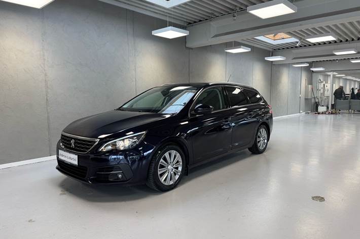Blå Peugeot 308 fra 2017