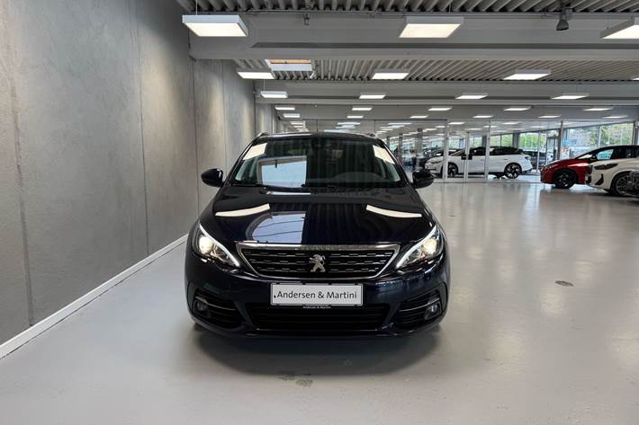 Blå Peugeot 308 fra 2017