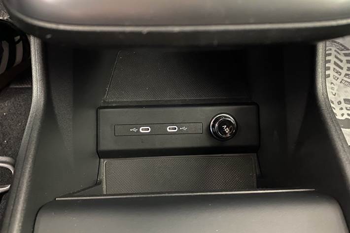 Blå Audi Q4 fra 2023