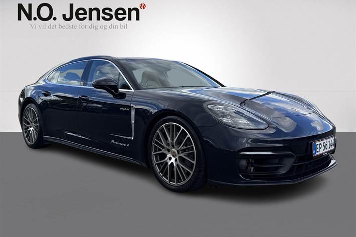 Blå Porsche Panamera fra 2021