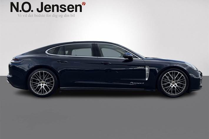 Blå Porsche Panamera fra 2021