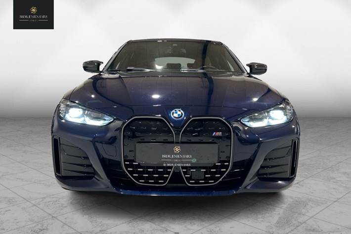 Blå BMW i4 fra 2023
