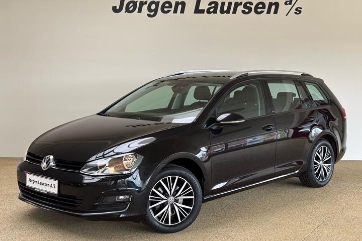Sort VW Golf fra 2017 set udefra