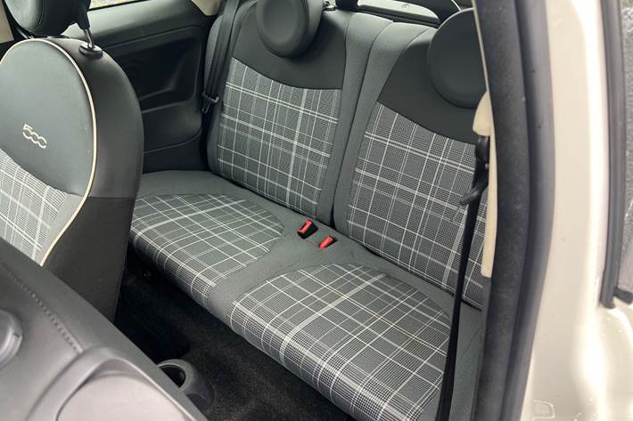 Grøn Fiat 500C fra 2016